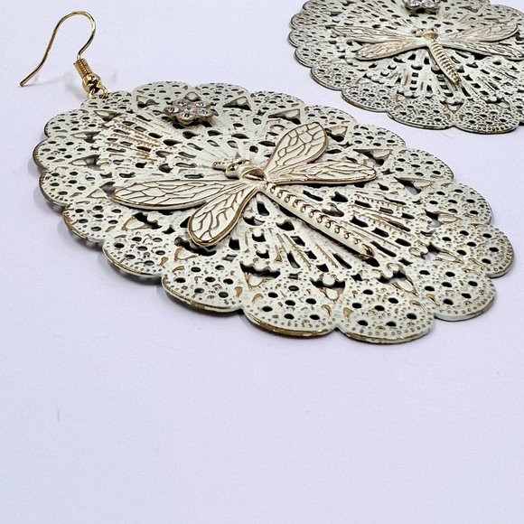 NWT - Charming Charlie - Oval Filigree Dragon Fly Gold Tone Fishhook Earrings - Picture 7 of 9